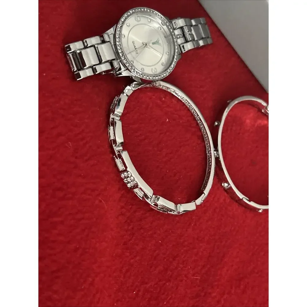 Women’s Yaamava 4 Piece Women’s Watch Set Nib